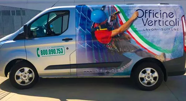 Car wrapping adesivi su automezzi